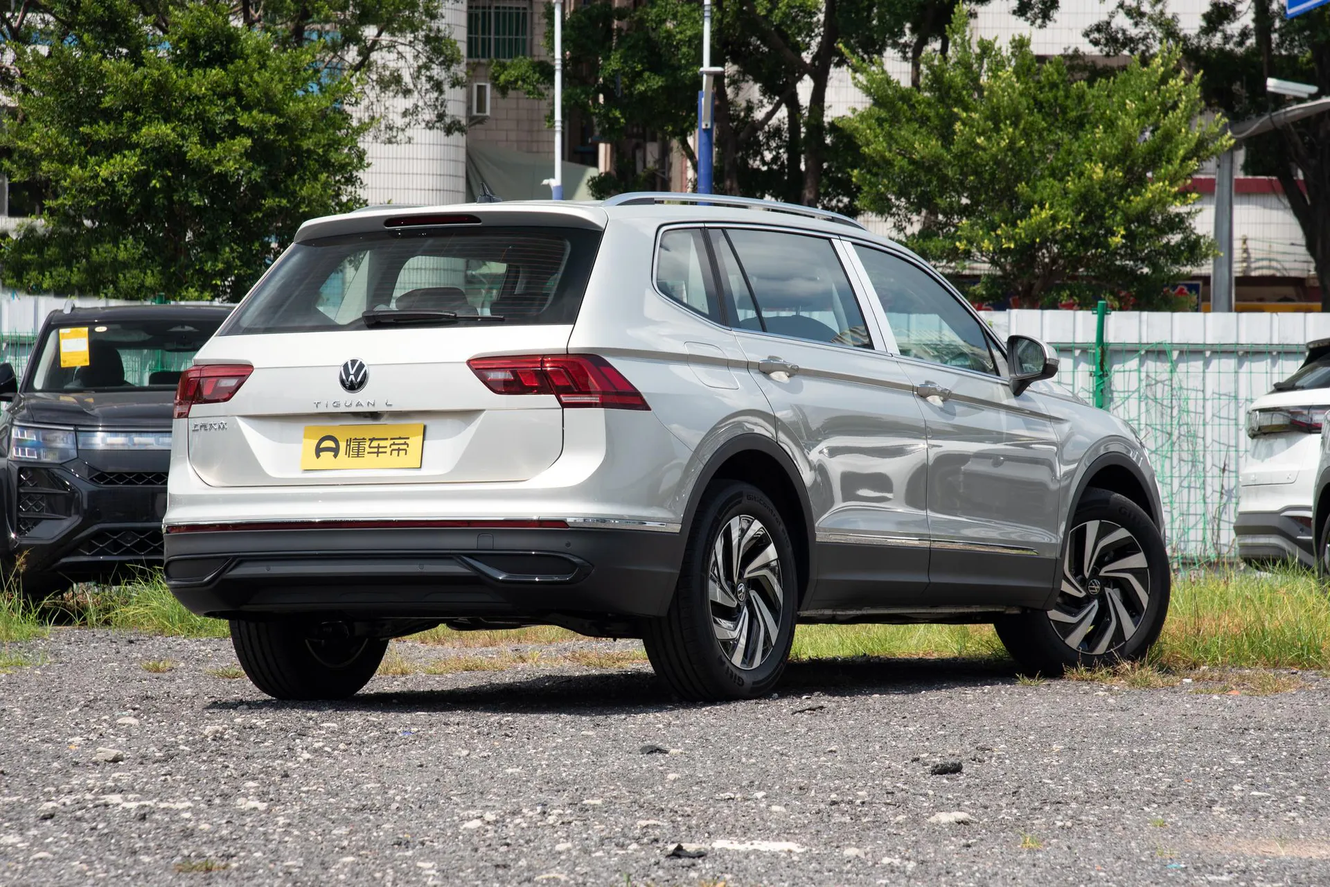  Tiguan L Outstanding 300 TSI FWD Dragon Teng