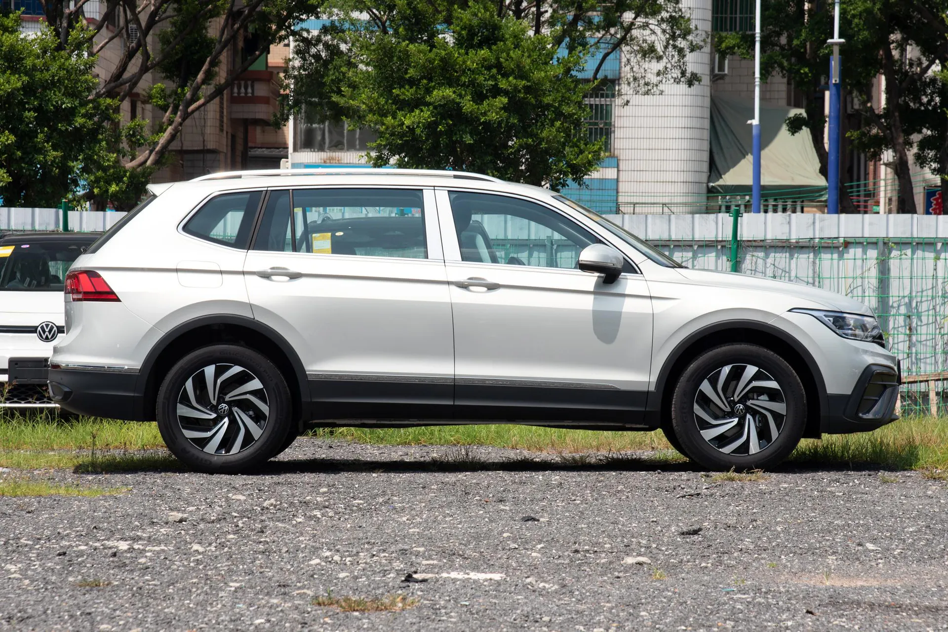  Tiguan L Outstanding 300 TSI FWD Dragon Teng