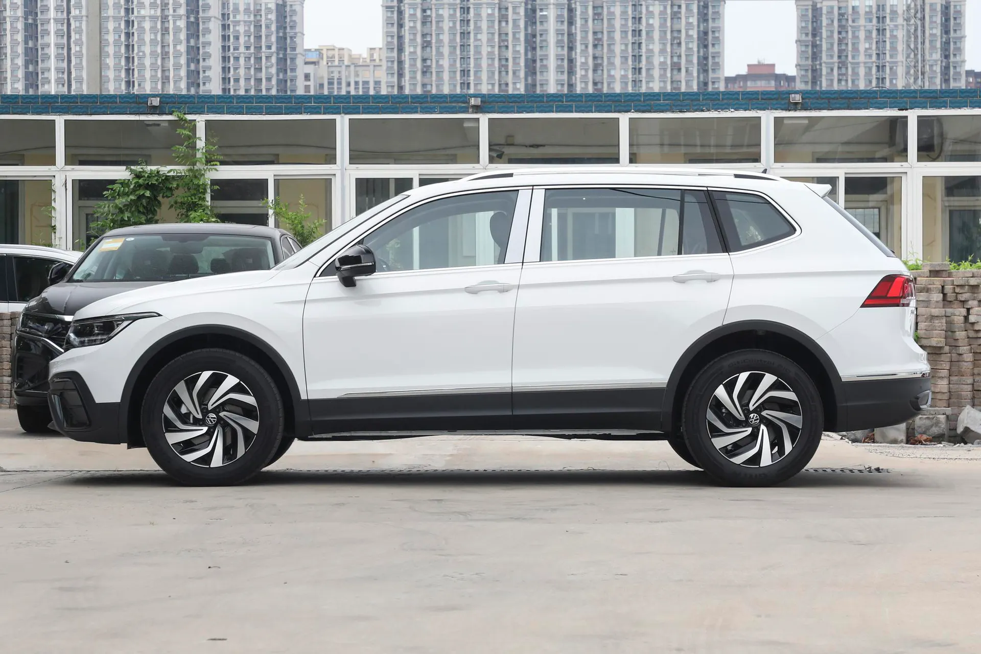  Tiguan L Outstanding 300 TSI FWD Dragon Teng