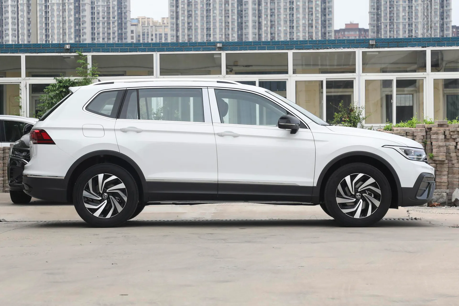  Tiguan L Outstanding 300 TSI FWD Dragon Teng