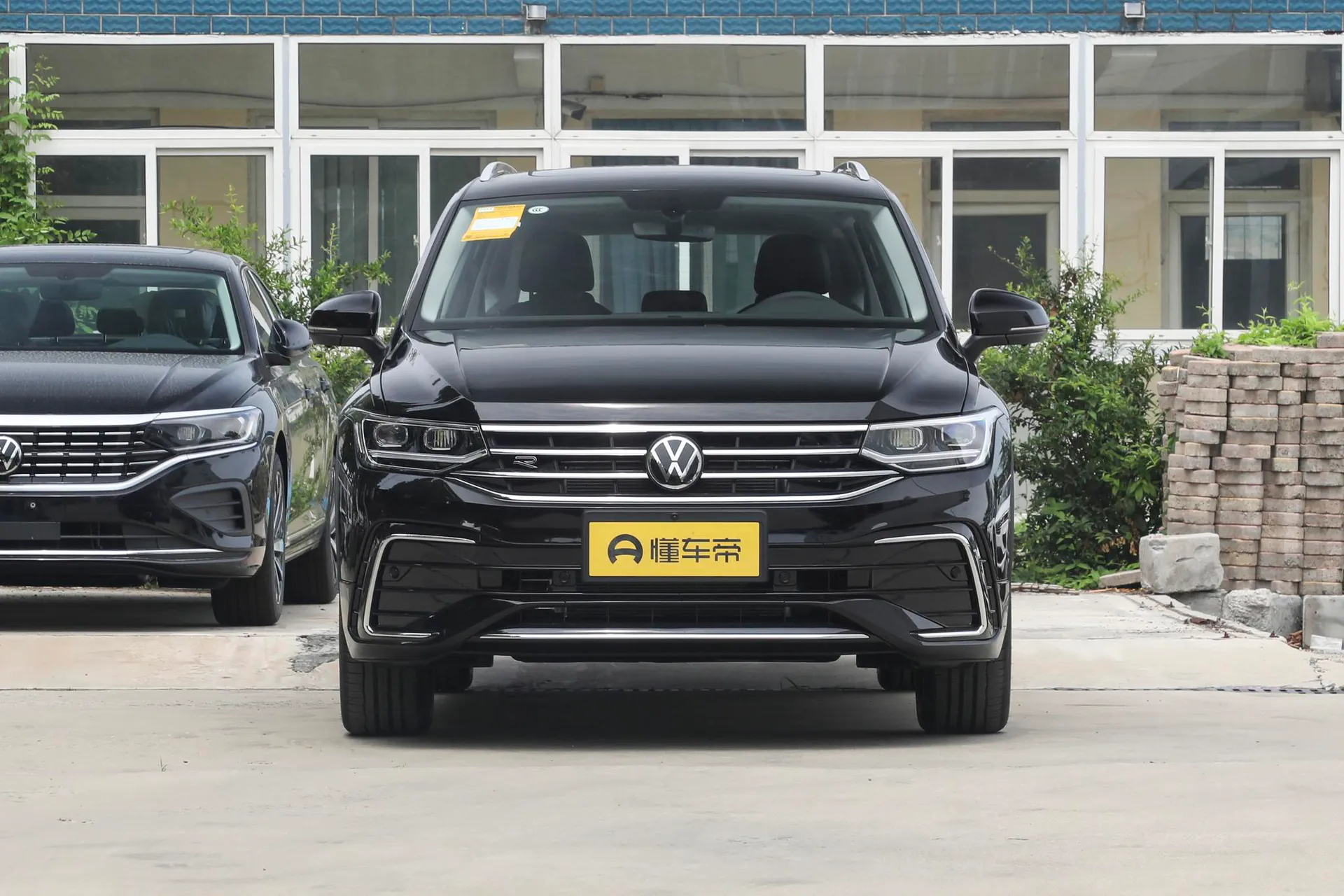  Tiguan L Outstanding 330 TSI FWD R-Line Dragon Yao