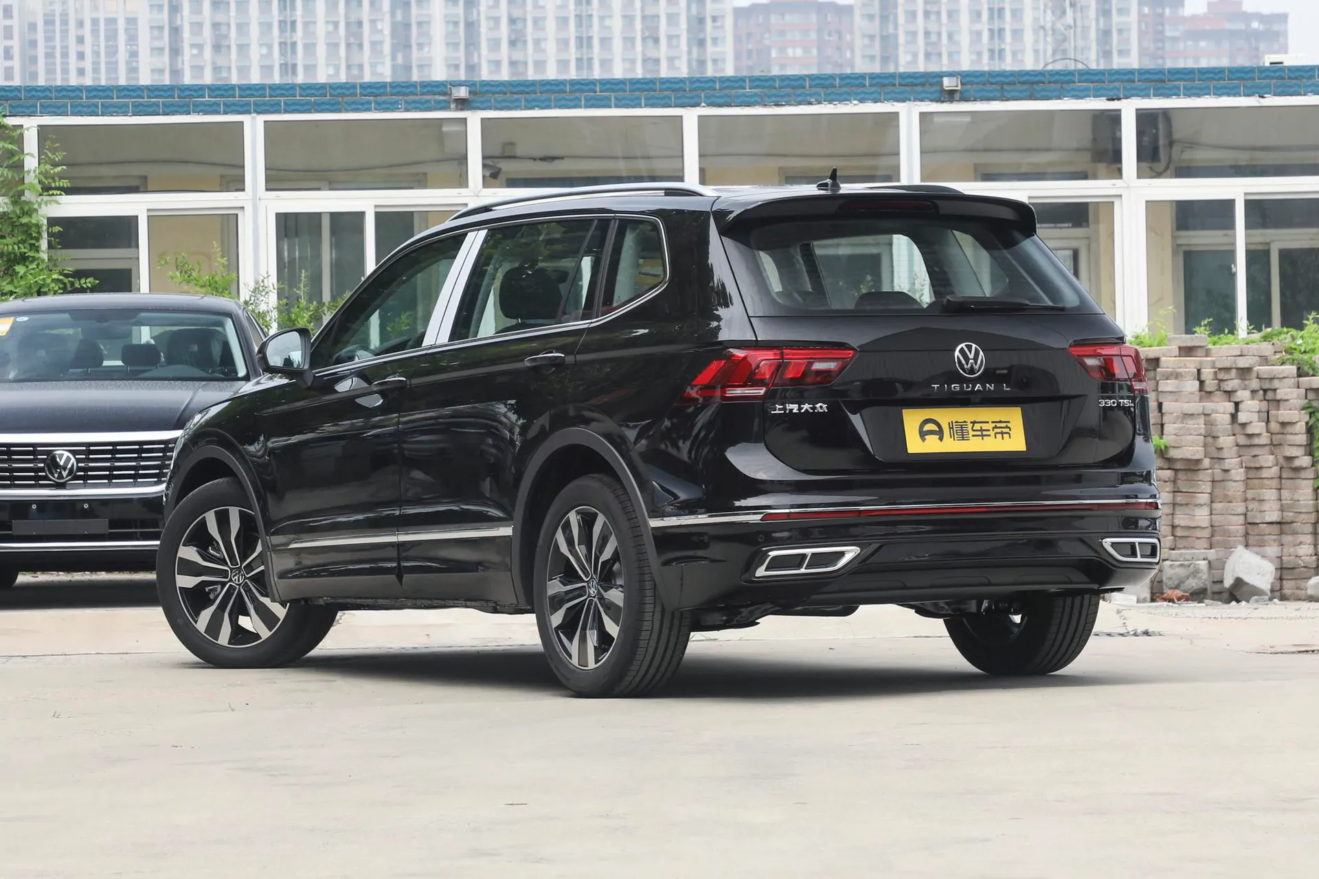  Tiguan L Outstanding 330 TSI FWD R-Line Dragon Yao