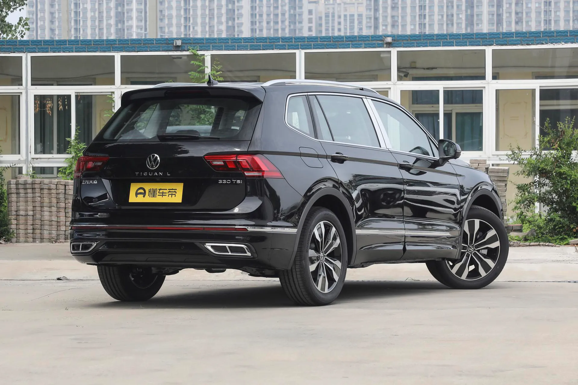  Tiguan L Outstanding 330 TSI FWD R-Line Dragon Yao