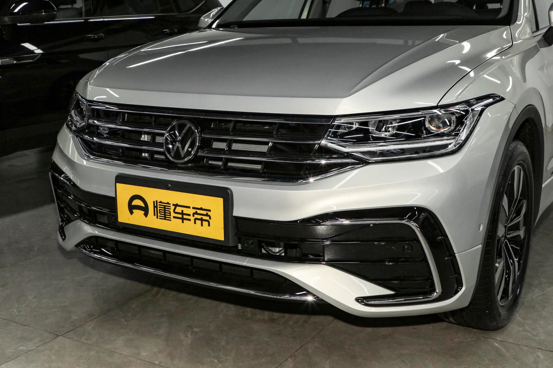  Tiguan L Outstanding 330 TSI FWD R-Line Dragon Yao