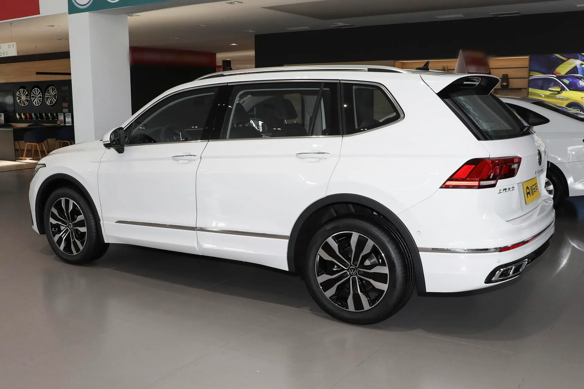  Tiguan L Outstanding 330 TSI FWD R-Line Dragon Yao