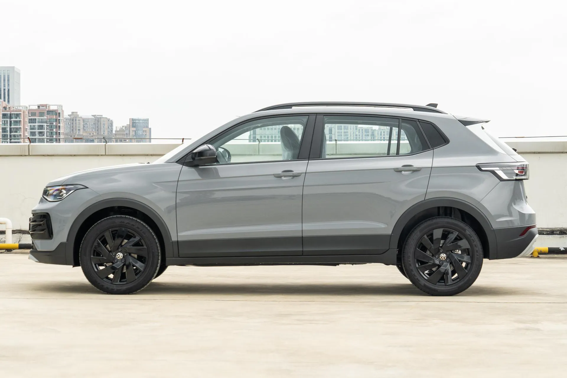  Tharu Xinrui 300 TSI Ruiyi