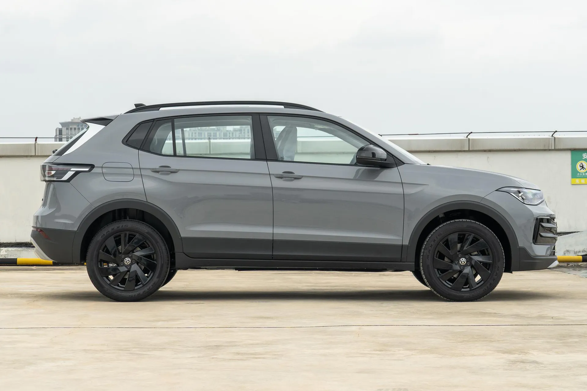  Tharu Xinrui 300 TSI Ruiyi
