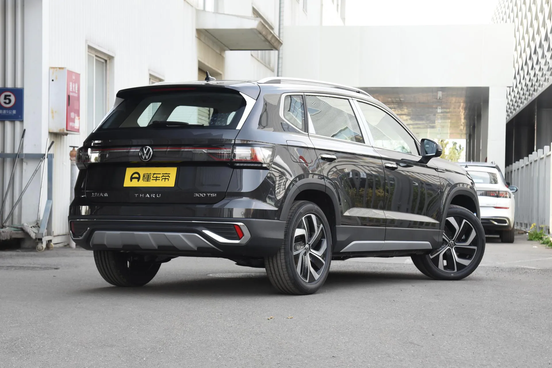  Tharu 300 TSI FWD Full Moon