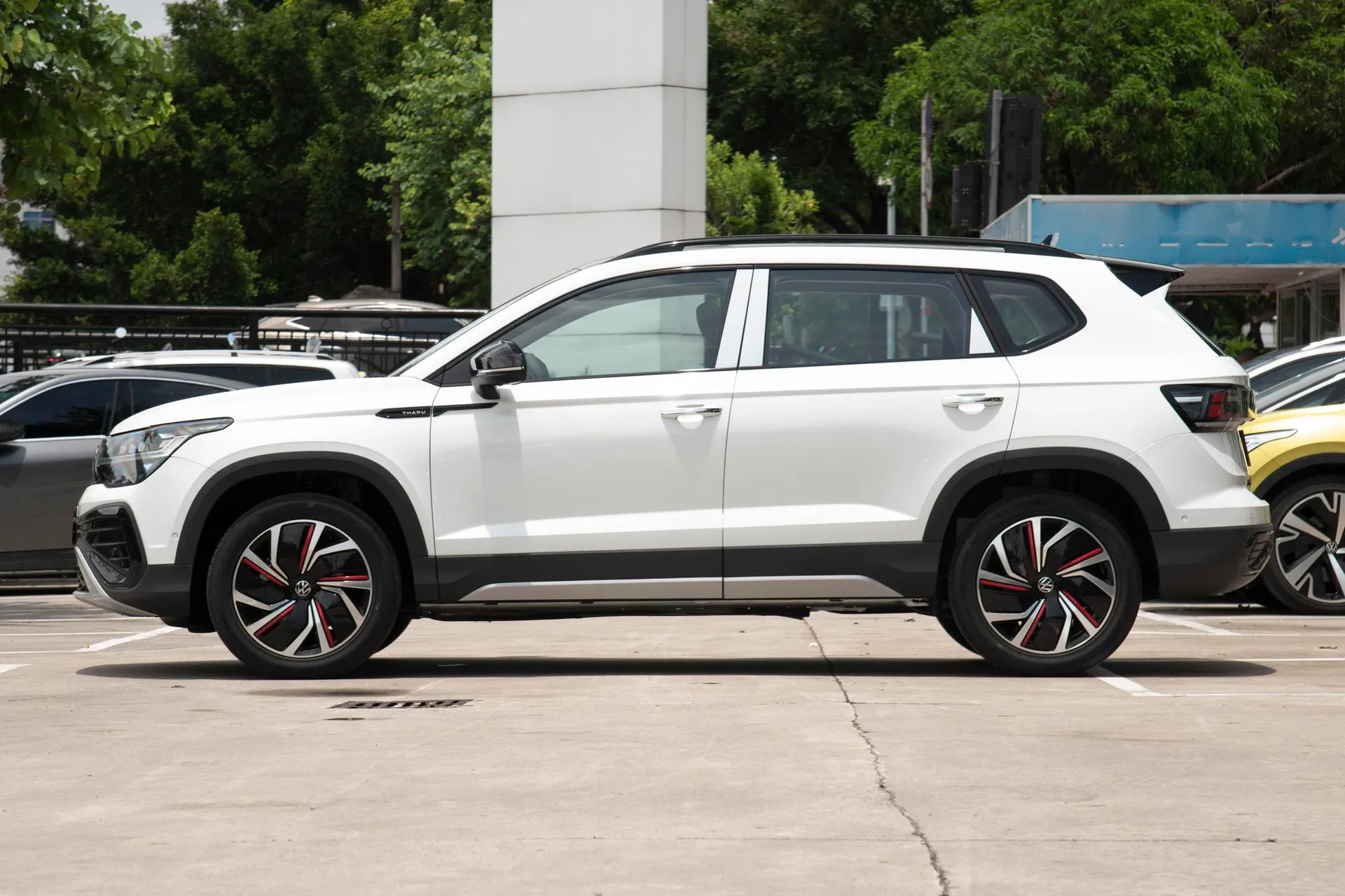  Tharu 330 TSI AWD Yuezun