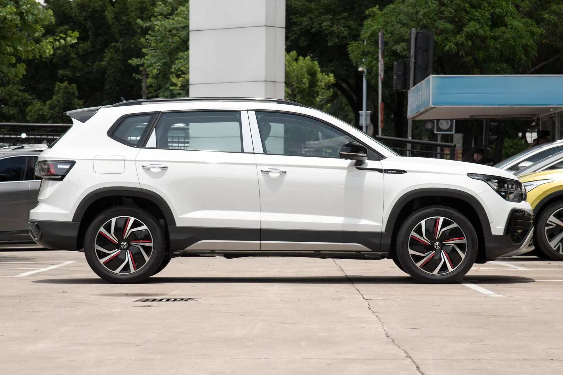  Tharu 330 TSI AWD Yuezun