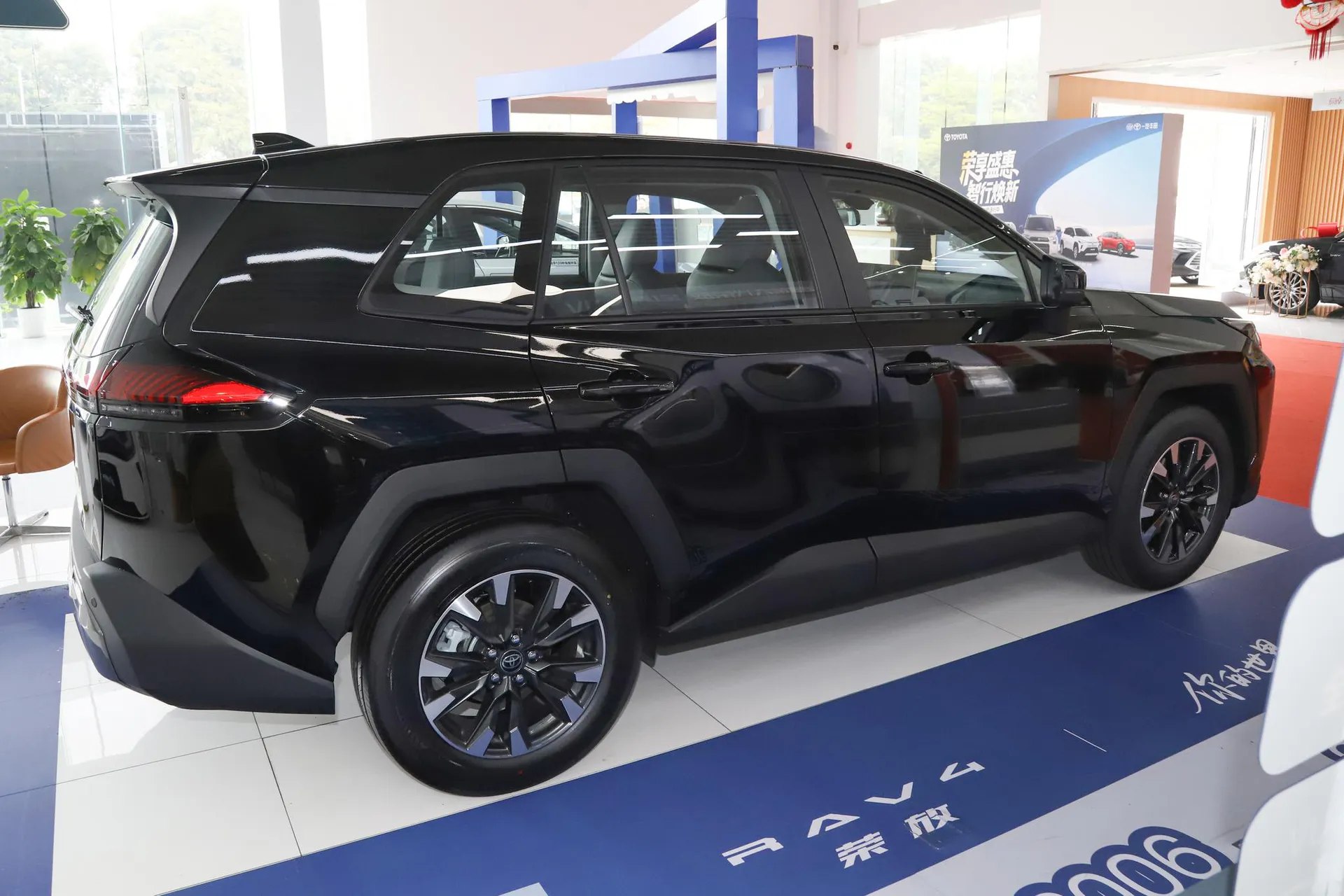  RAV4 2.0L FWD Luxury
