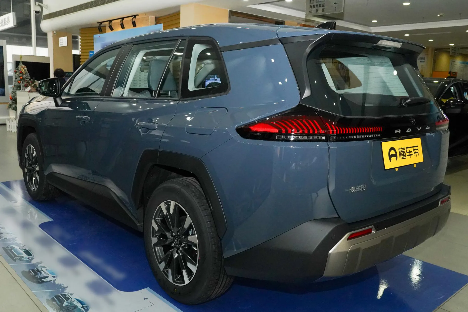  RAV4 2.0L FWD Luxury