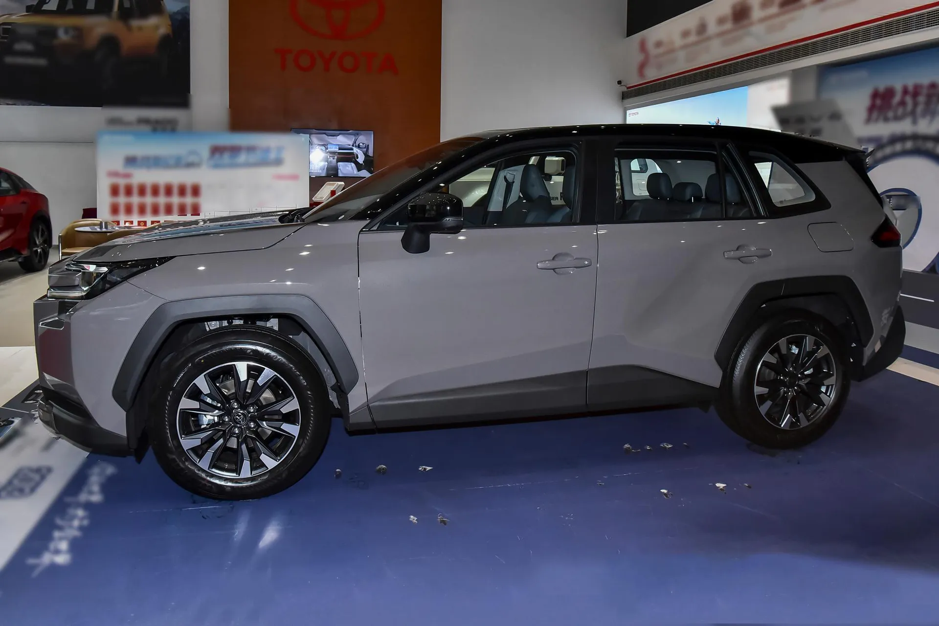  RAV4 2.0L FWD Luxury