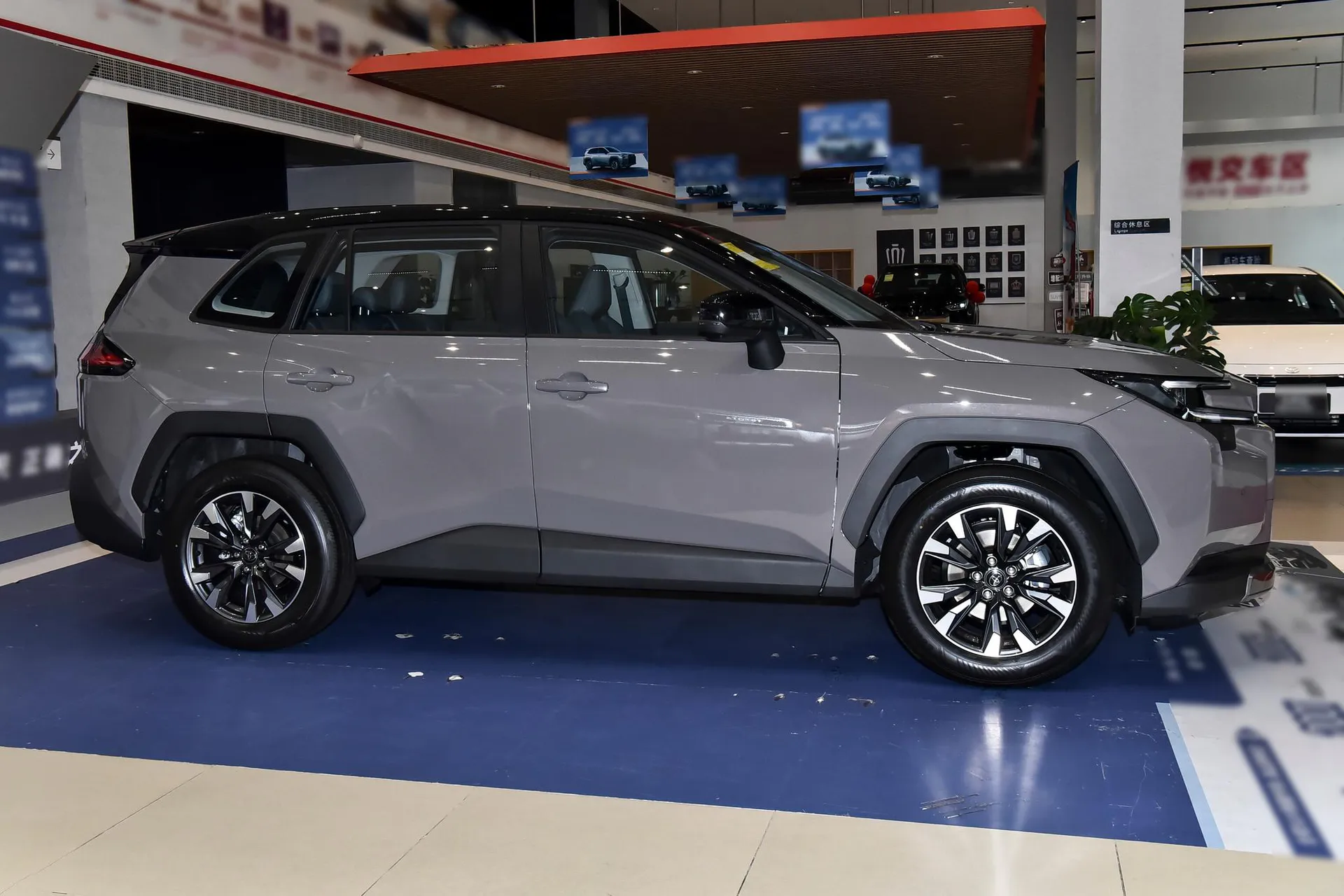  RAV4 2.0L FWD Luxury