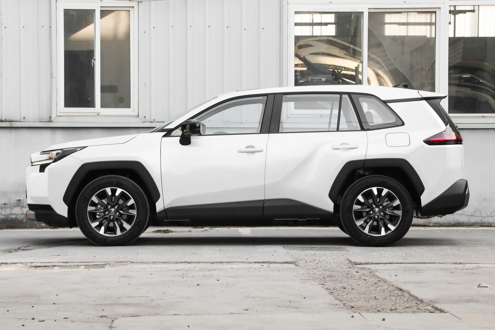  RAV4 2.0L FWD Luxury