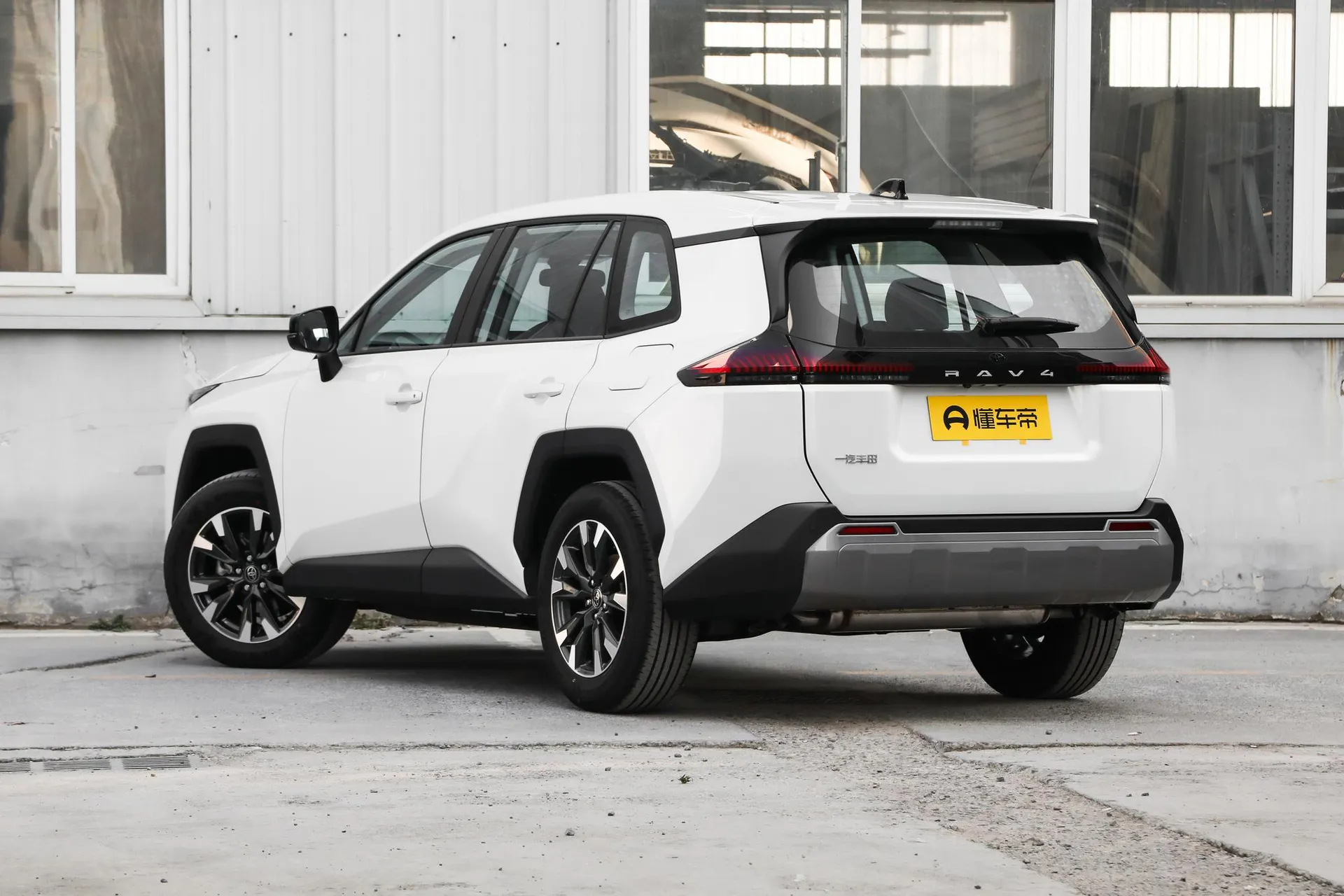  RAV4 2.0L FWD Luxury