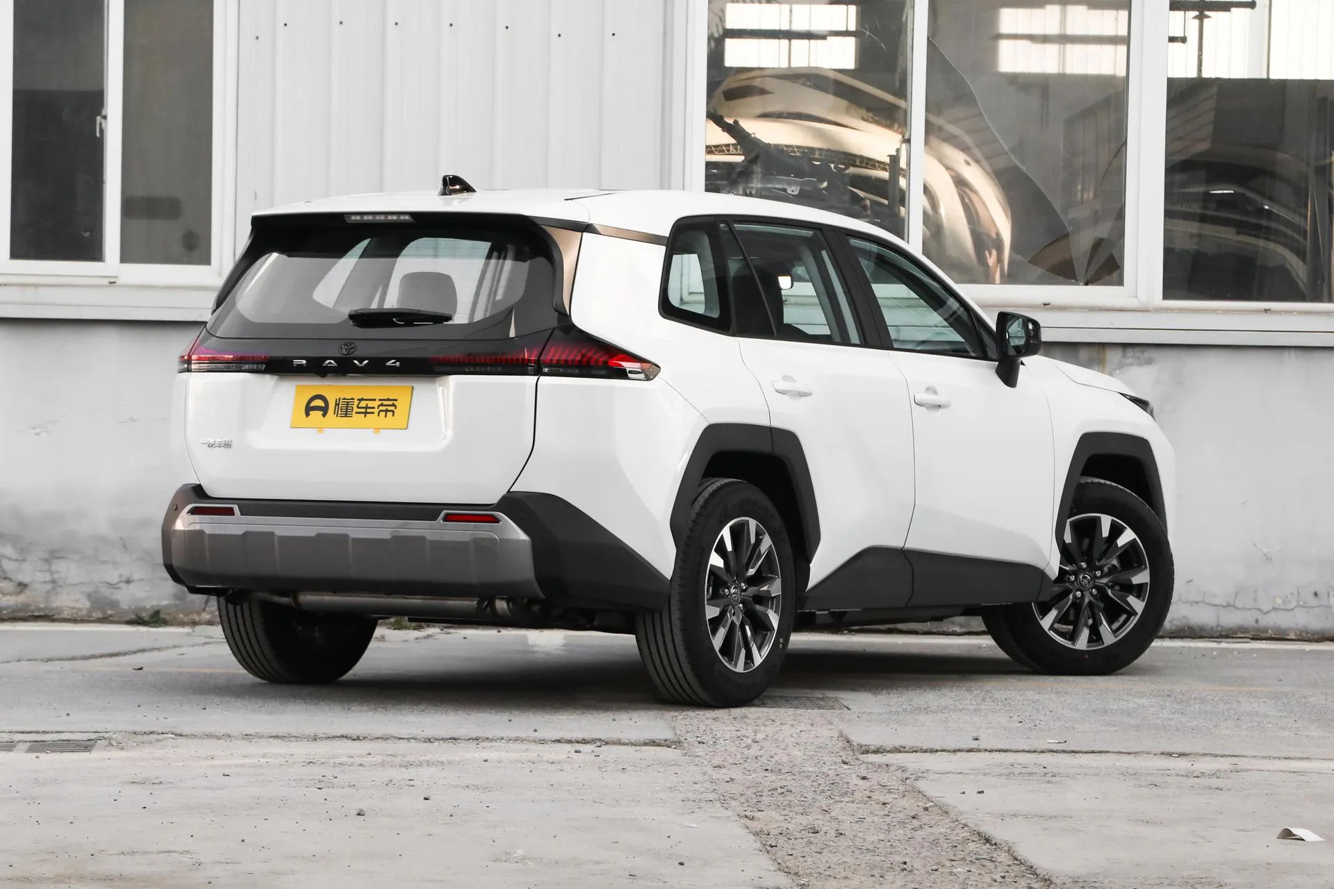 RAV4 2.0L FWD Luxury