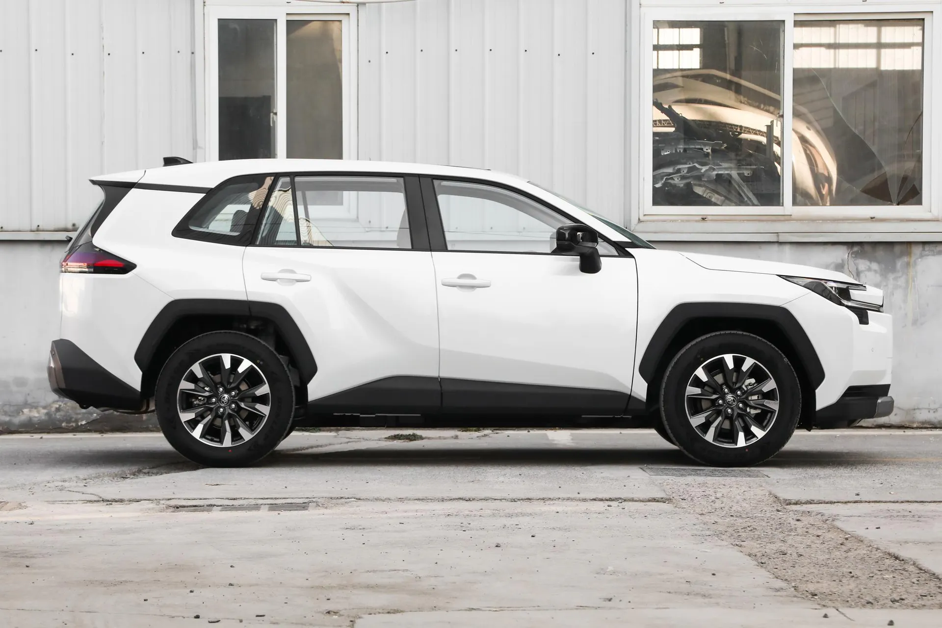  RAV4 2.0L FWD Luxury