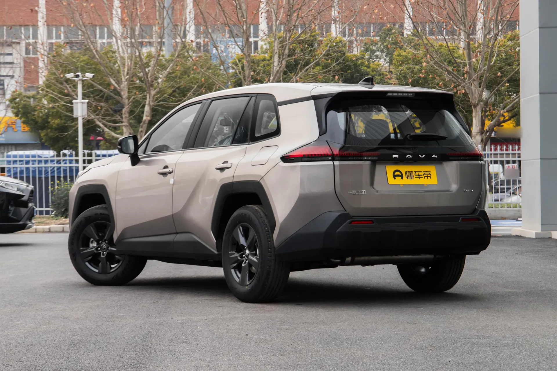  RAV4 Dual Engine 2.0L FWD Elite