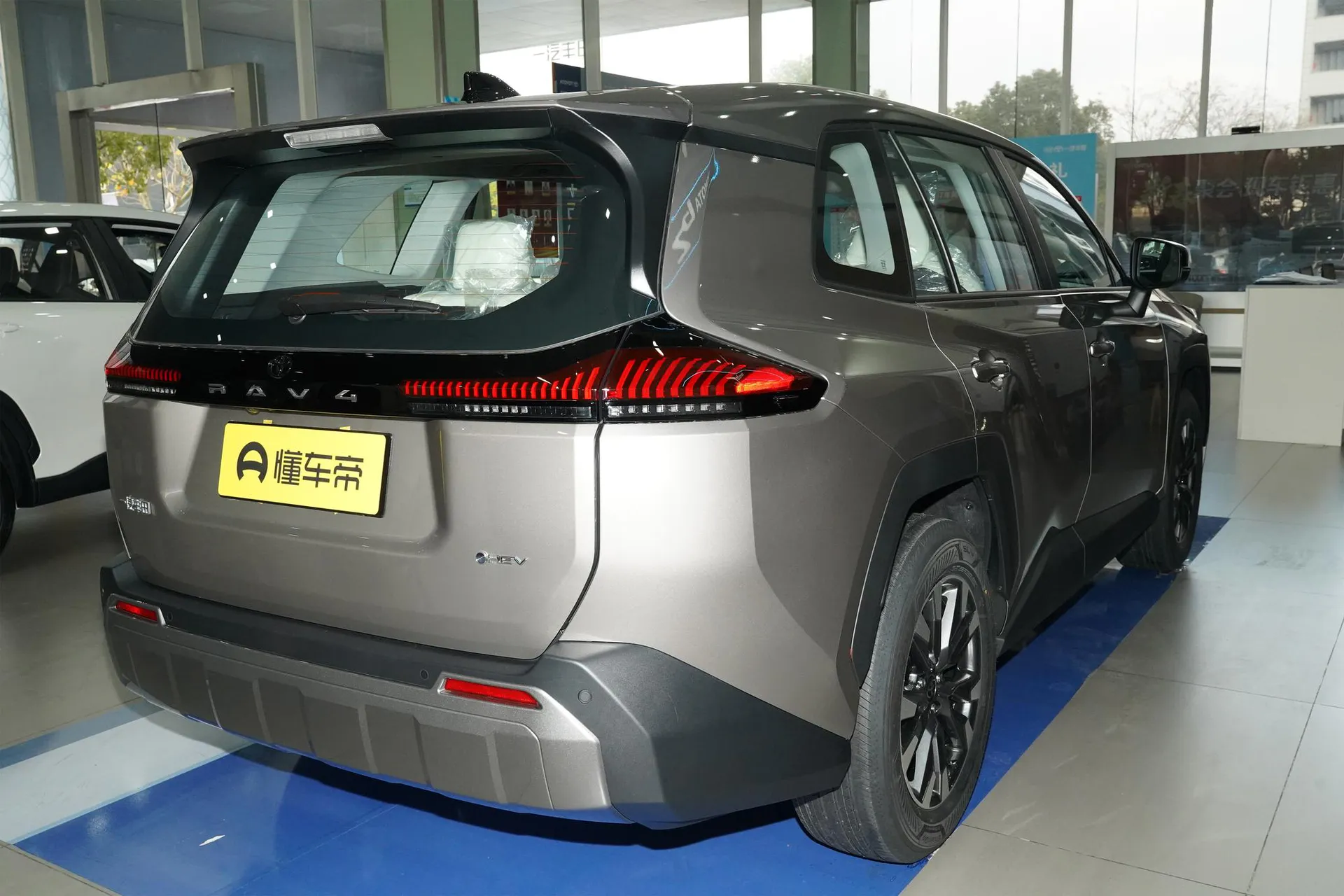  RAV4 Hybrid 2.0L FWD Luxury
