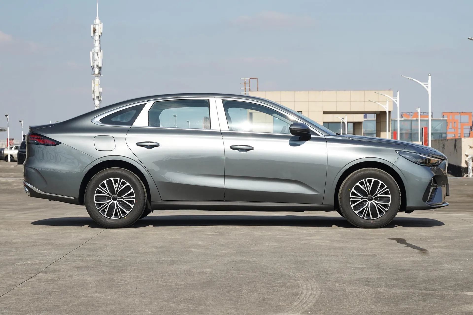  Emgrand 5th Generation 1.5L CVT Luxury