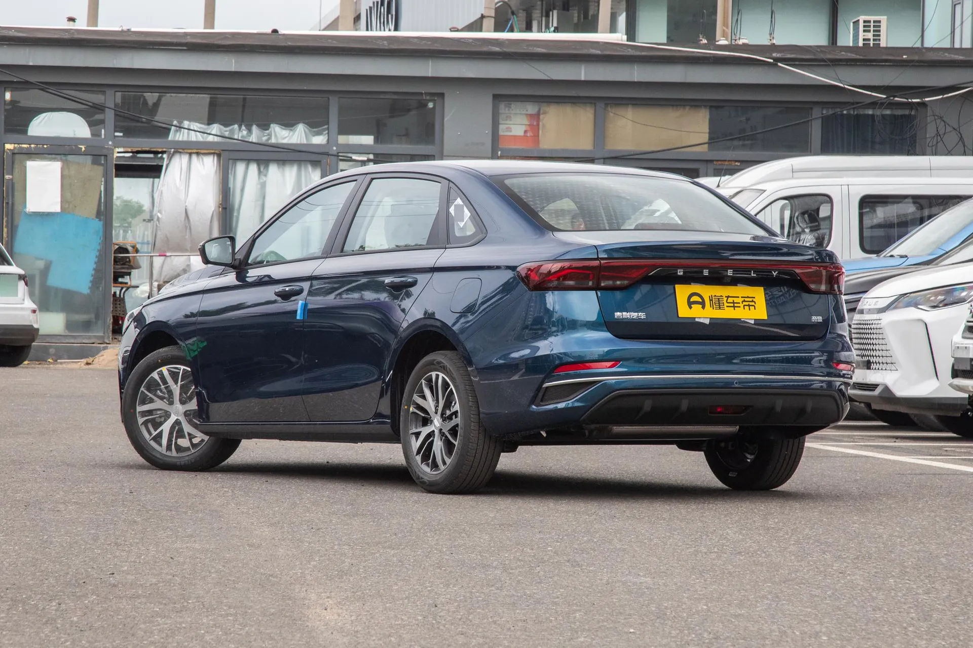  Emgrand 4 Million Commemorative 1.5L CVT Transcend