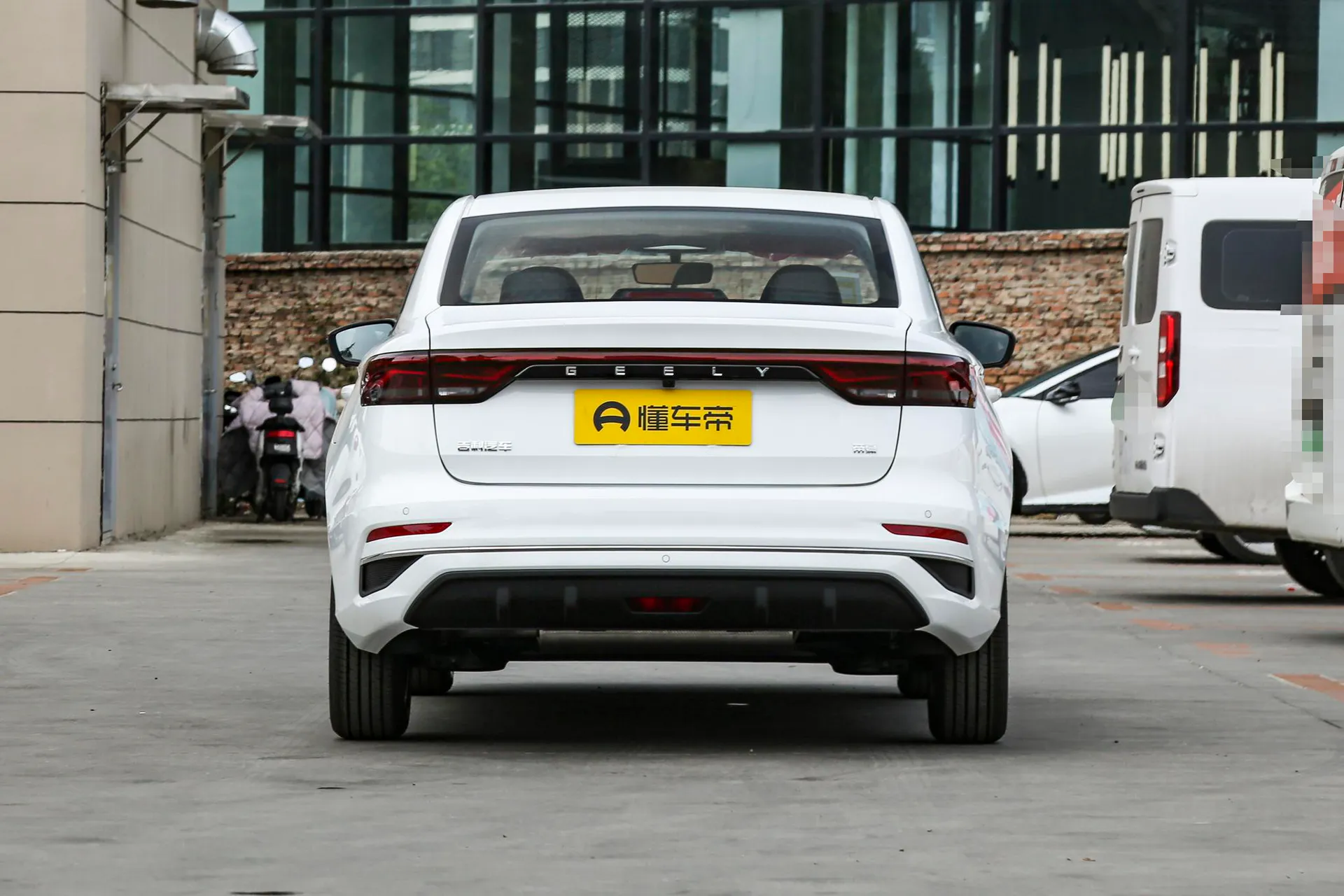  Emgrand 4 Million Commemorative 1.5L CVT Transcend