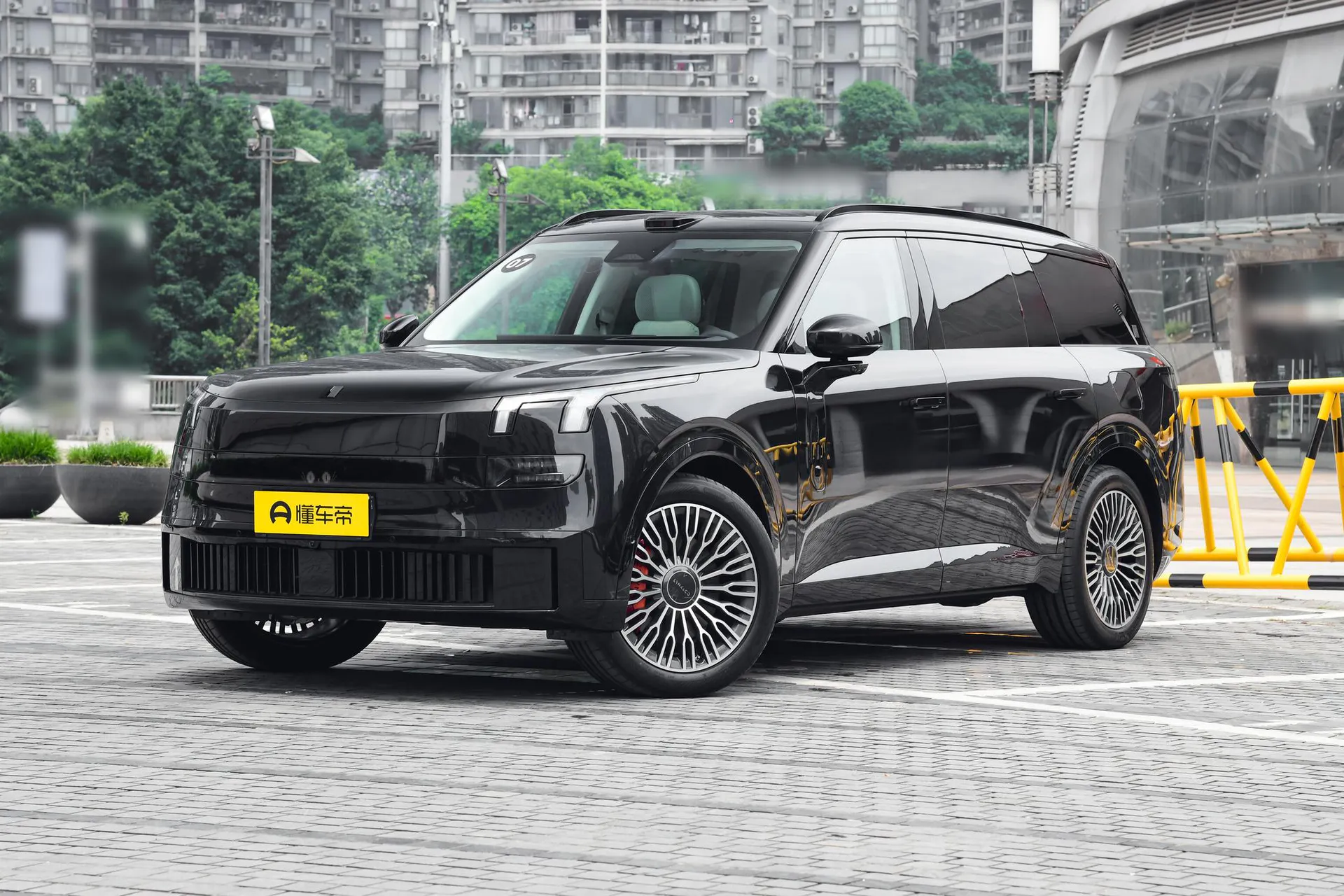  900 2.0T Explorer 6-Seater