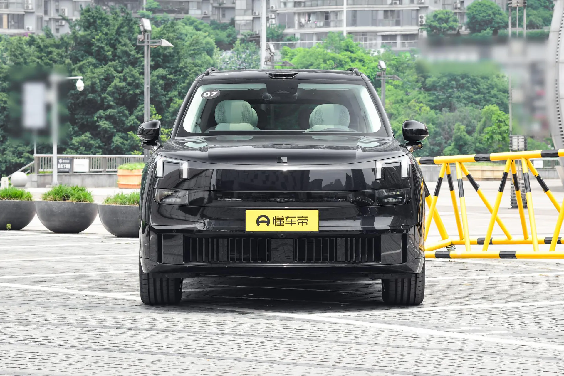  900 2.0T Explorer 6-Seater