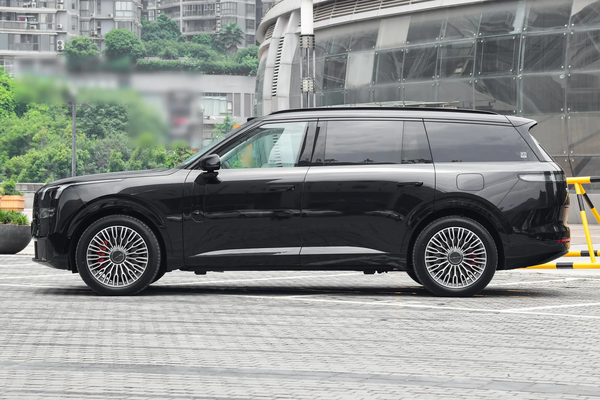  900 2.0T Explorer 6-Seater