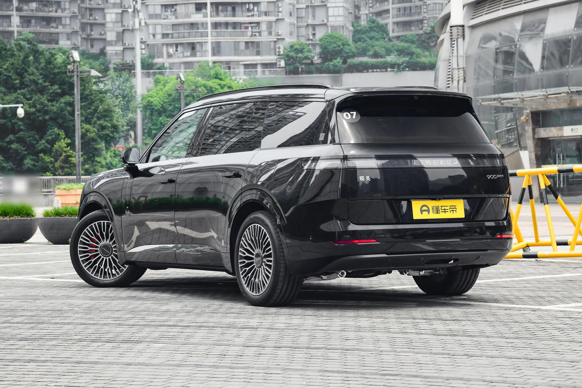  900 2.0T Explorer 6-Seater