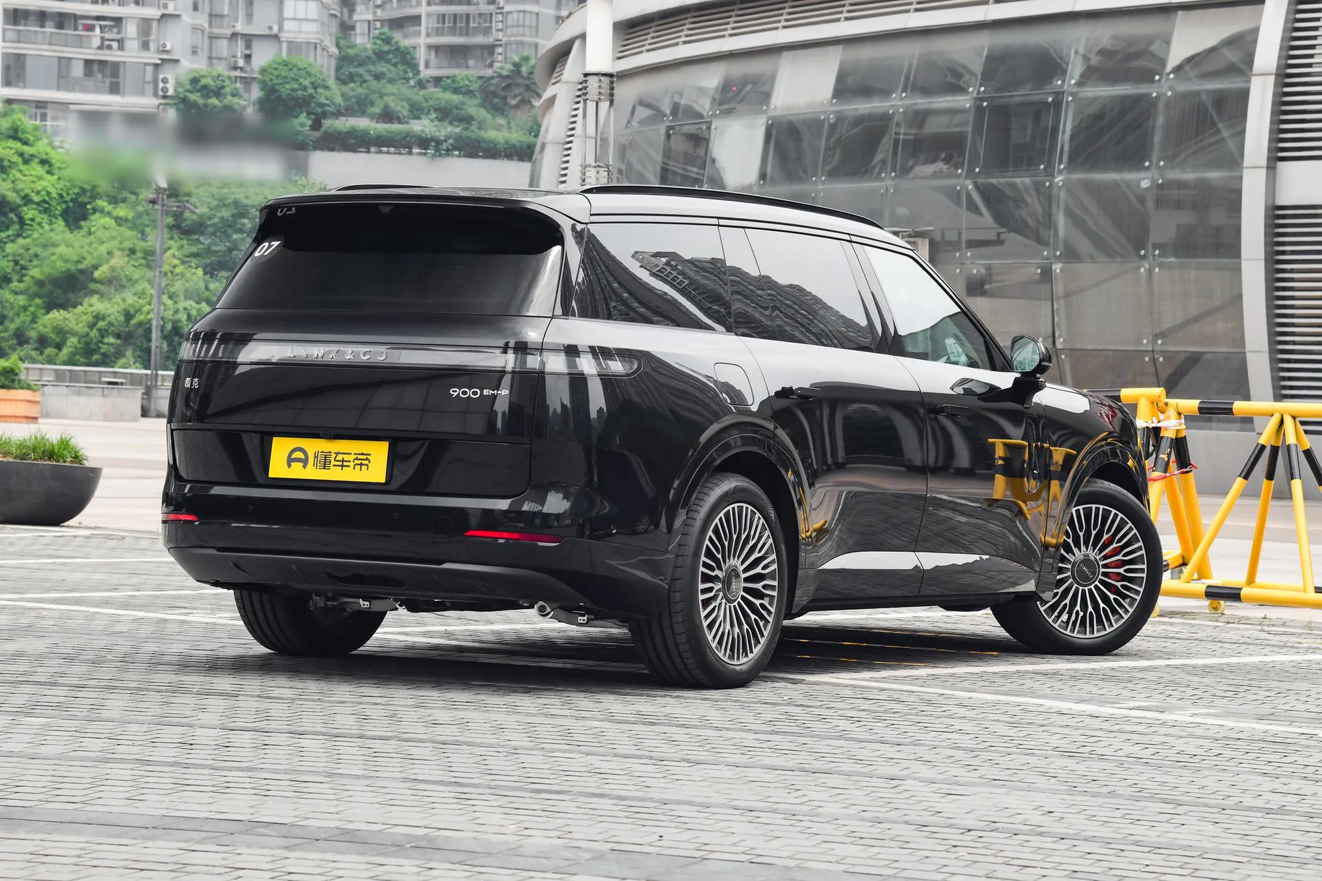  900 2.0T Explorer 6-Seater
