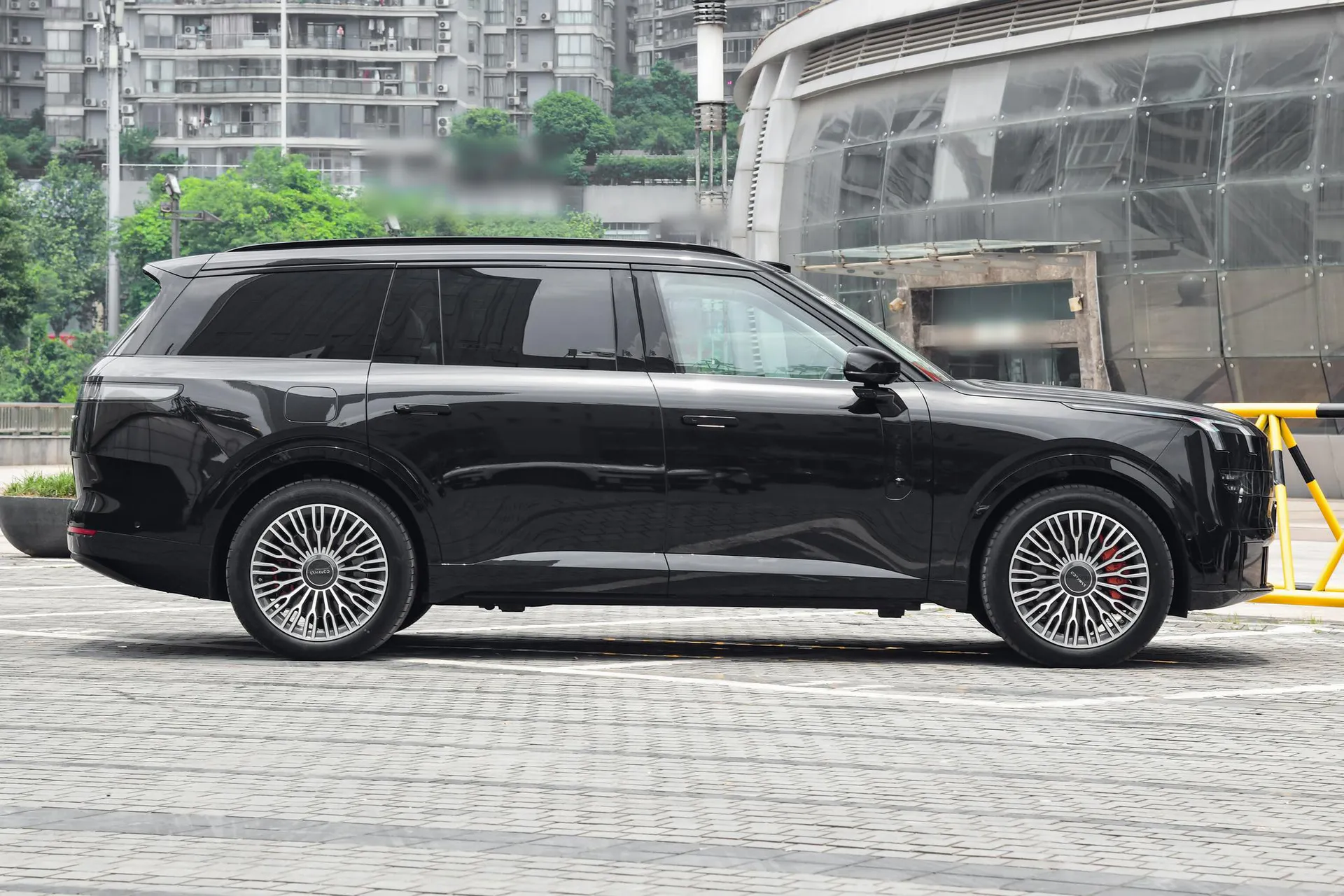  900 2.0T Explorer 6-Seater