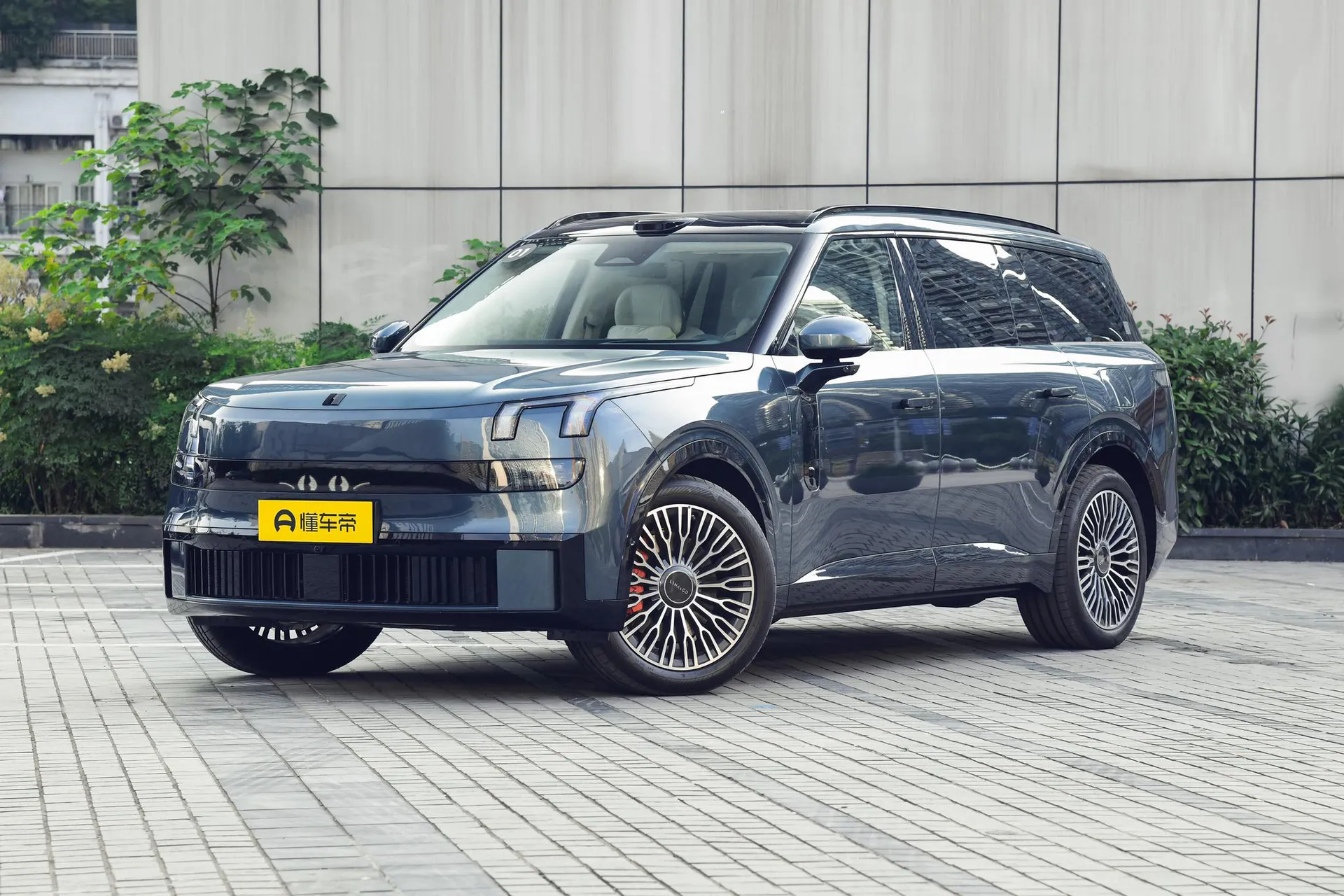  900 2.0T Explorer 6-Seater