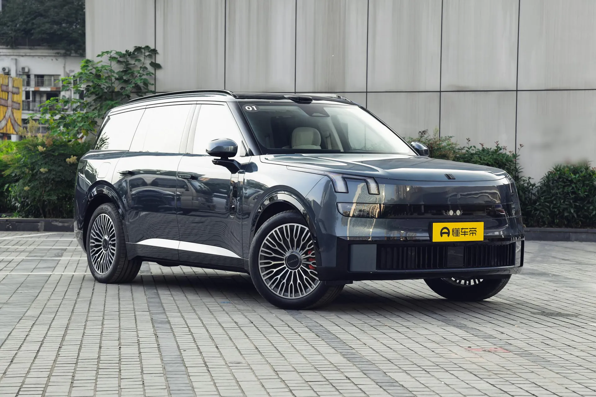  900 2.0T Explorer 6-Seater