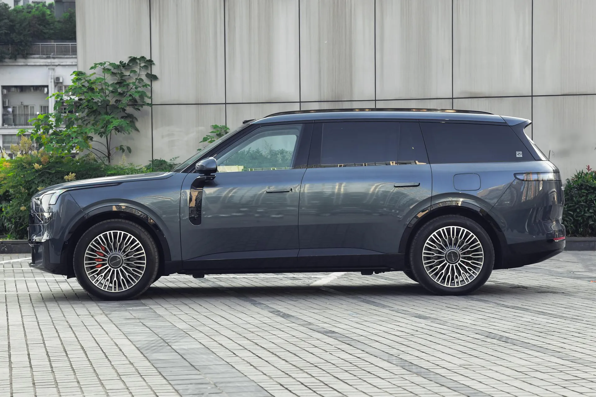  900 2.0T Explorer 6-Seater