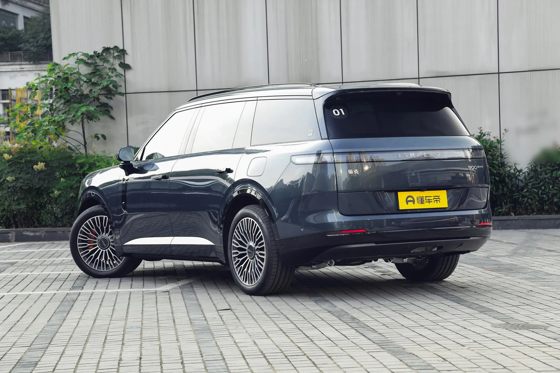  900 2.0T Explorer 6-Seater