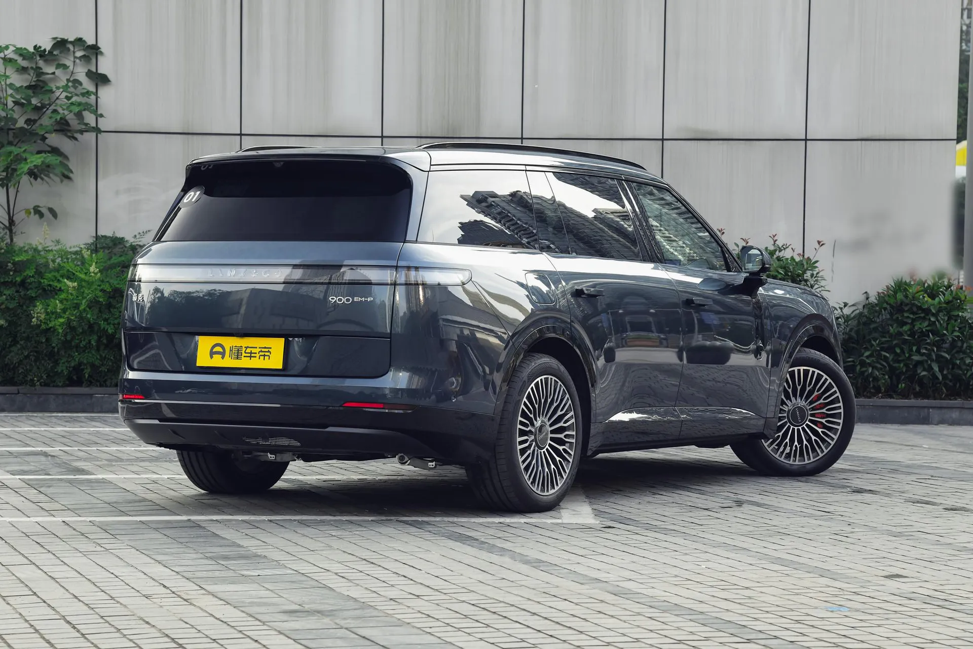  900 2.0T Explorer 6-Seater