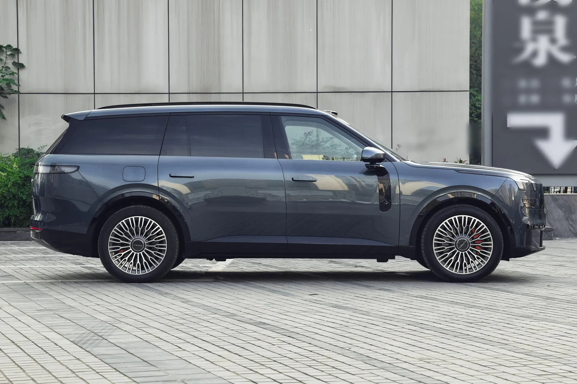  900 2.0T Explorer 6-Seater