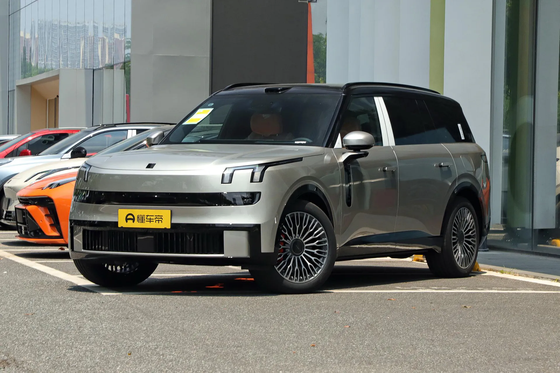  900 2.0T Explorer 6-Seater