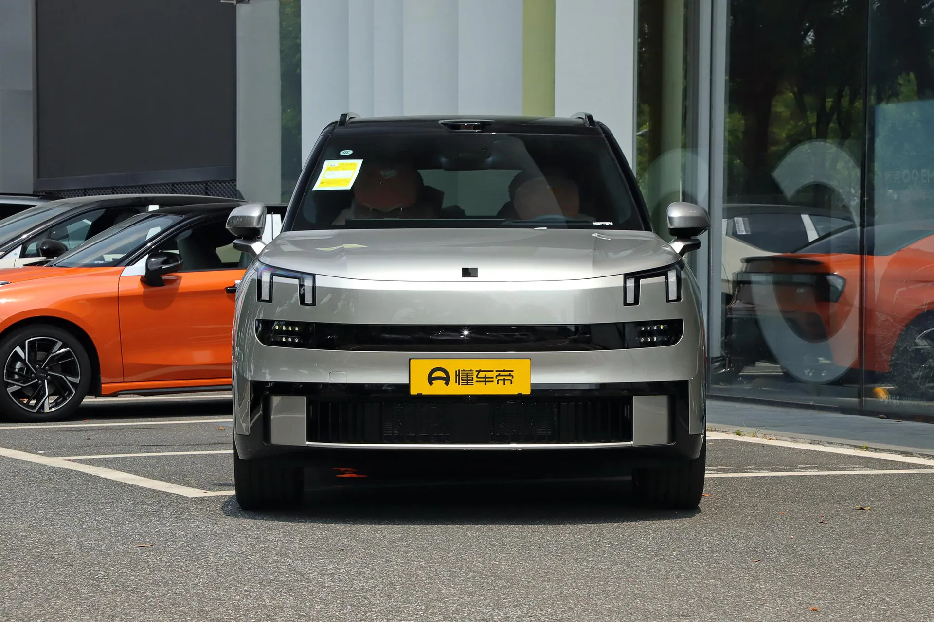  900 2.0T Explorer 6-Seater