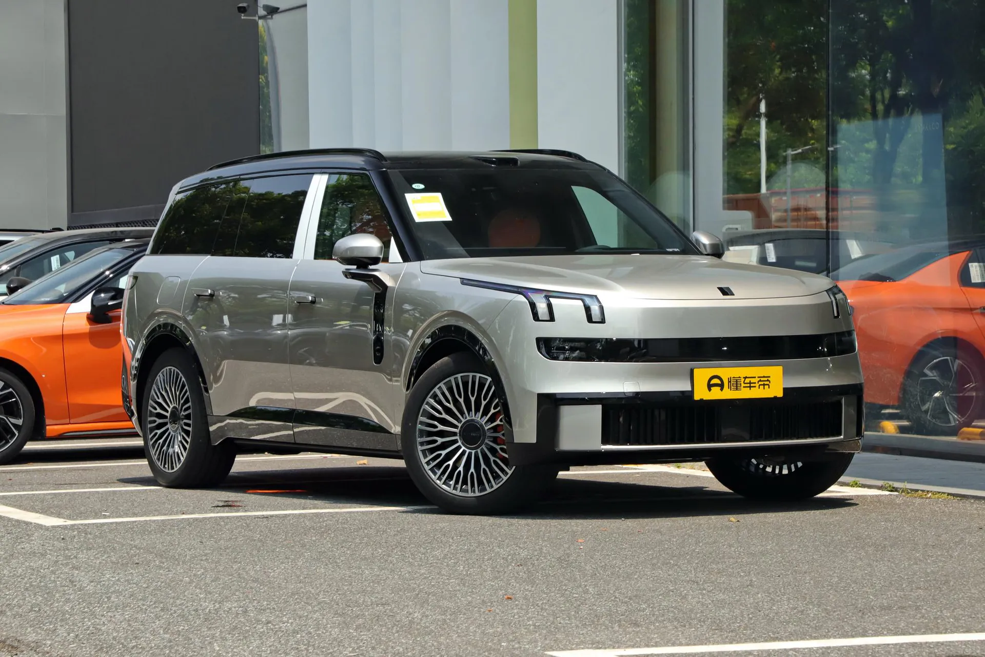  900 2.0T Explorer 6-Seater
