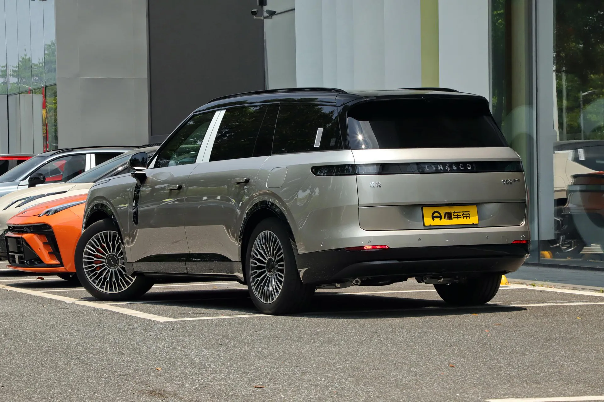  900 2.0T Explorer 6-Seater