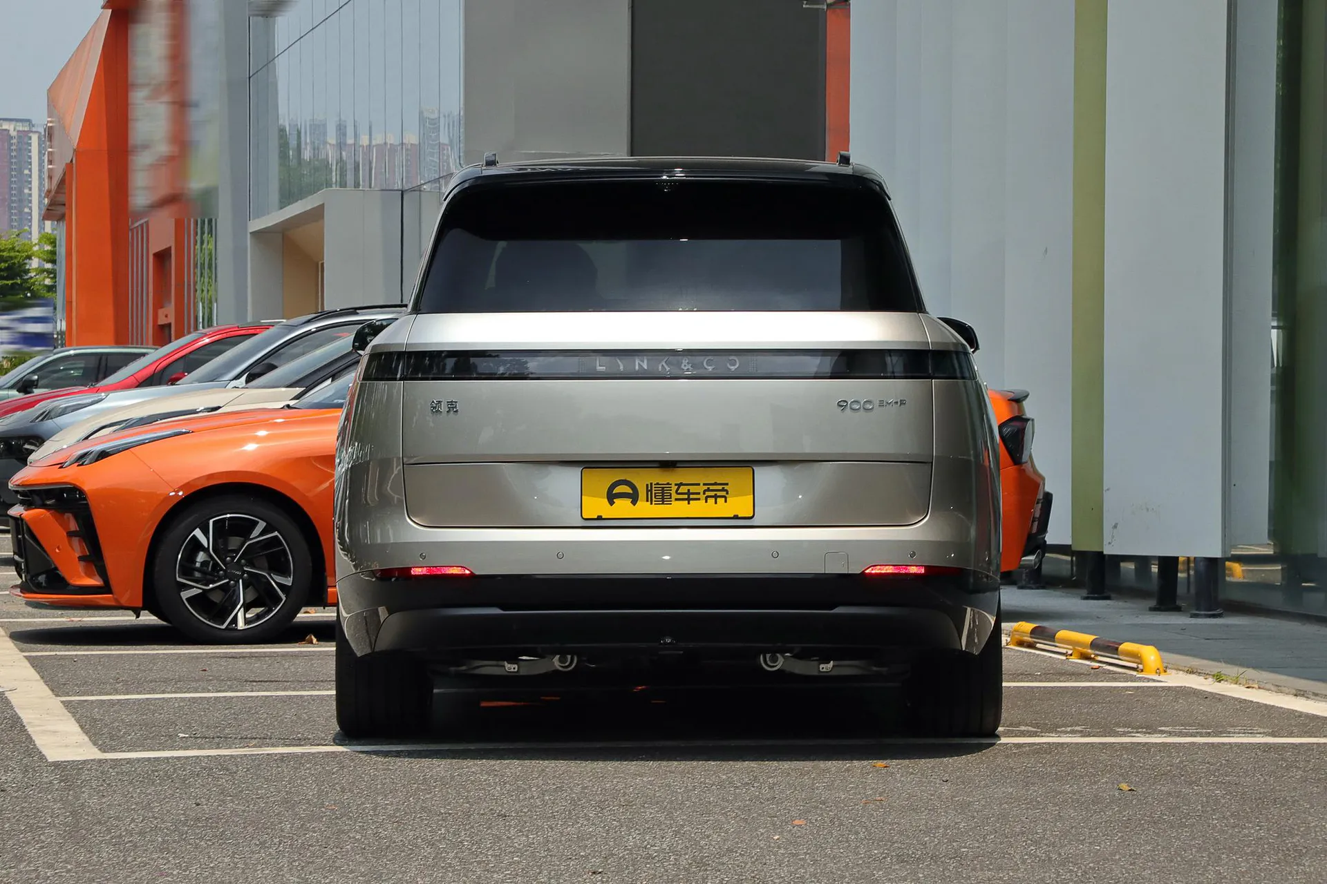  900 2.0T Explorer 6-Seater