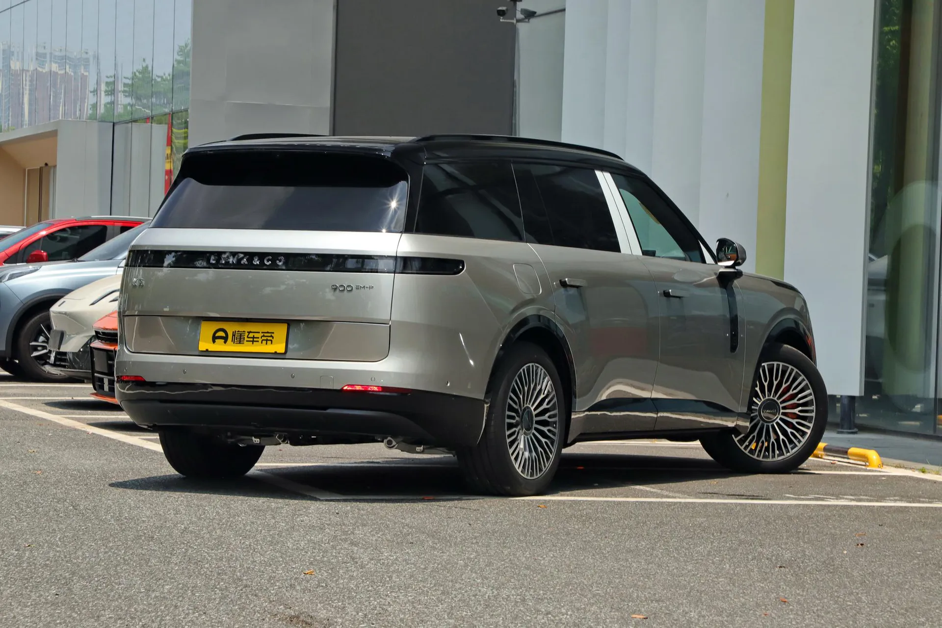  900 2.0T Explorer 6-Seater