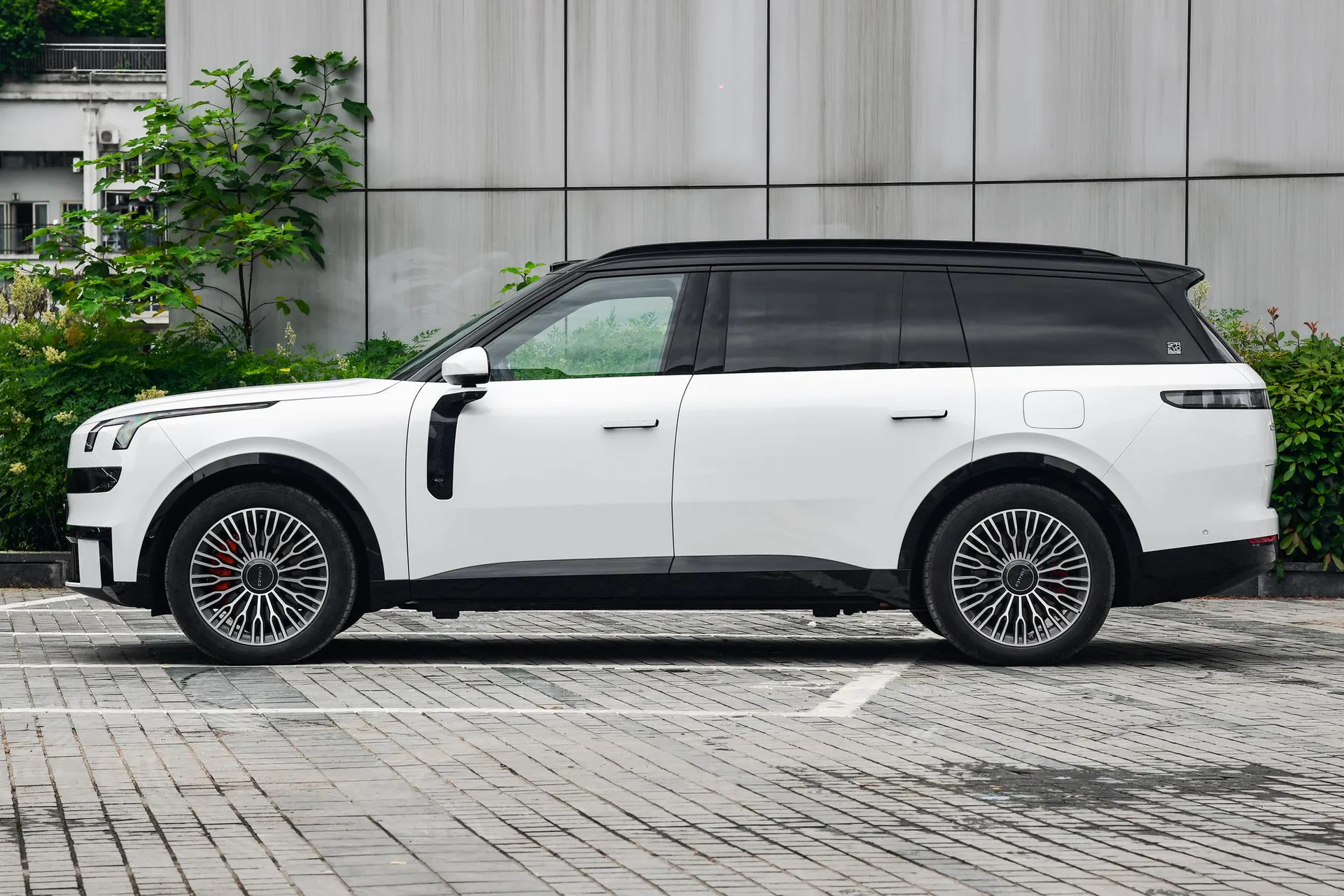  900 2.0T Explorer 6-Seater