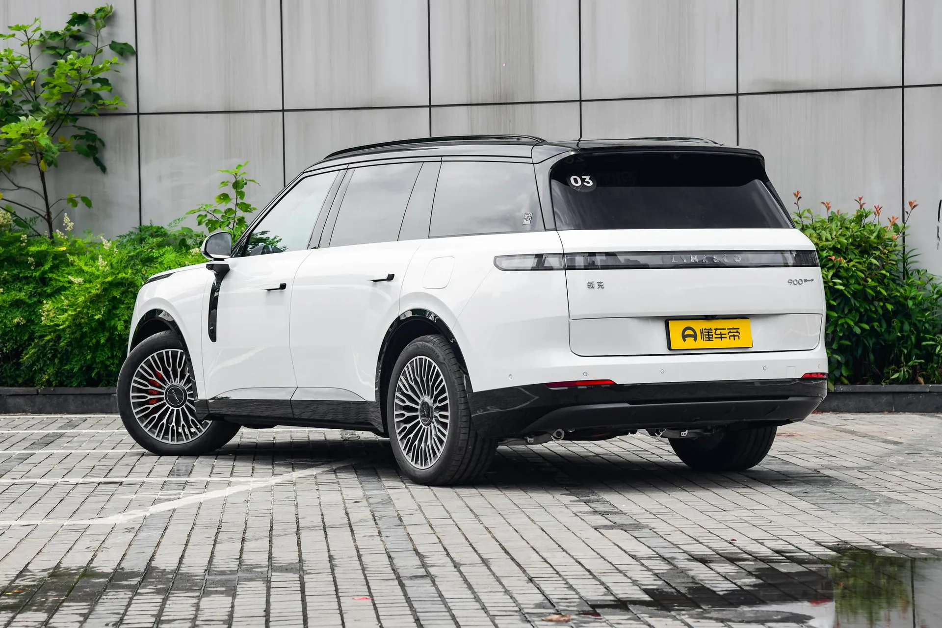  900 2.0T Explorer 6-Seater