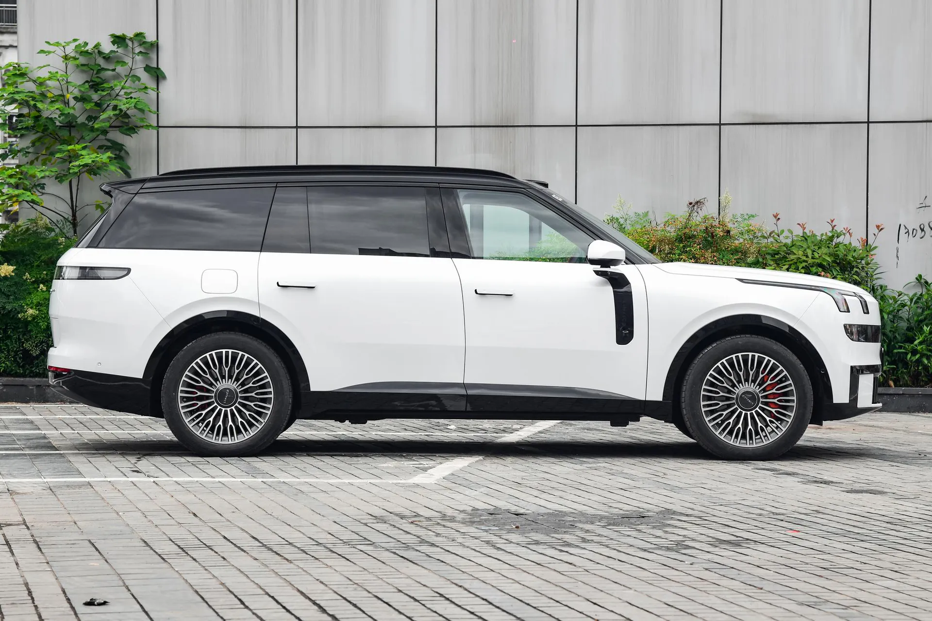  900 2.0T Explorer 6-Seater
