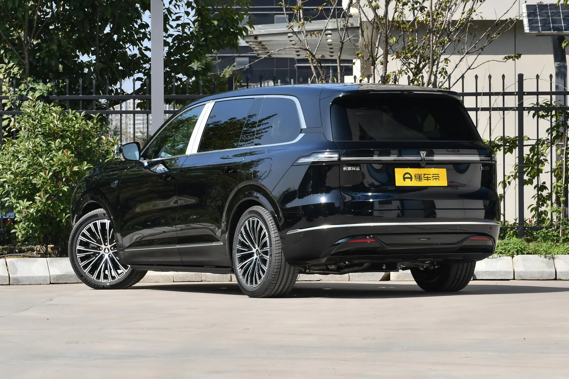  S09 AWD Ultra+ Ultra Long Range Bespoke