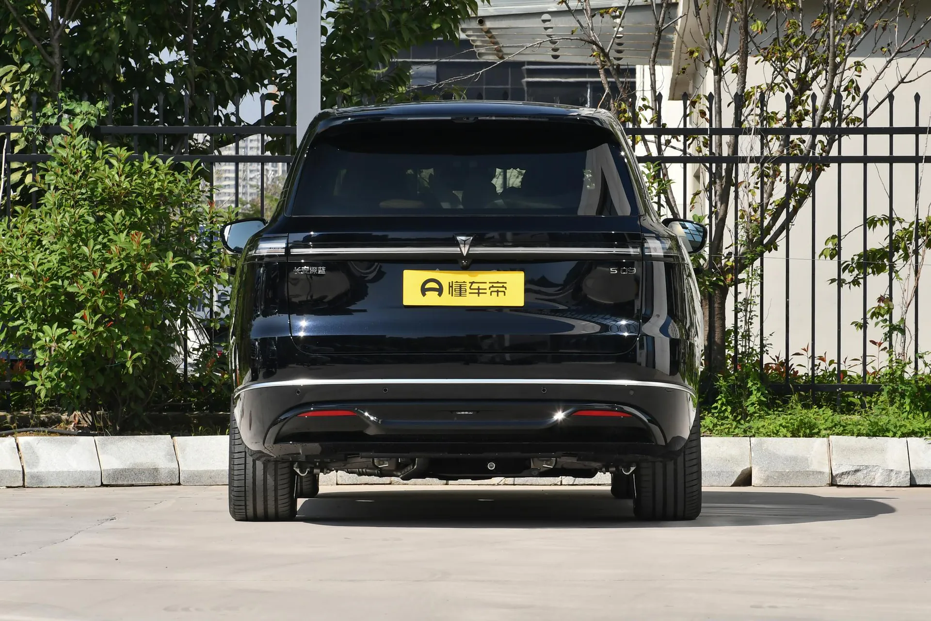  S09 AWD Ultra+ Ultra Long Range Bespoke